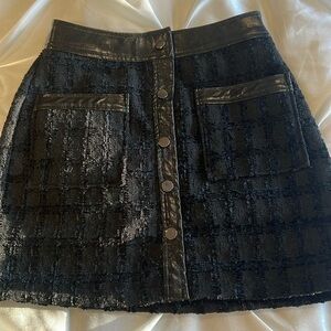 NWOT BLACK SKIRT SIZE XS